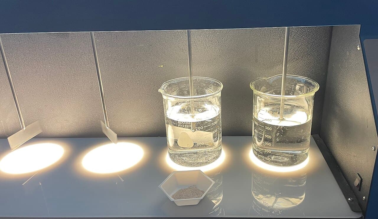 Échantillons d’eau et de particules en laboratoire