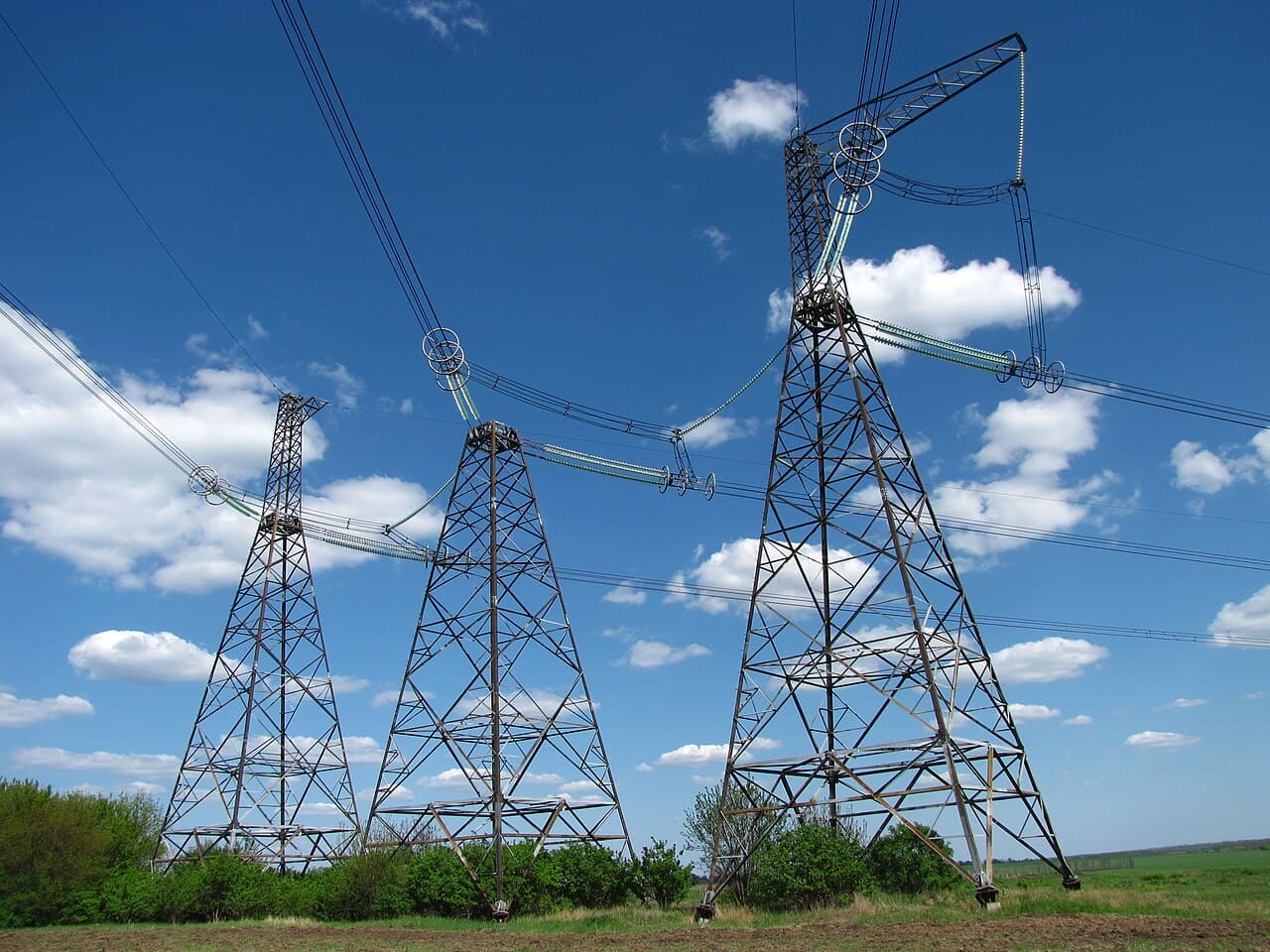 Pylônes électriques et lignes à haute tension