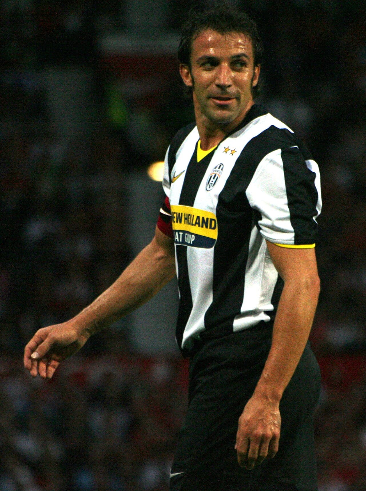 Footballeur en maillot noir et blanc