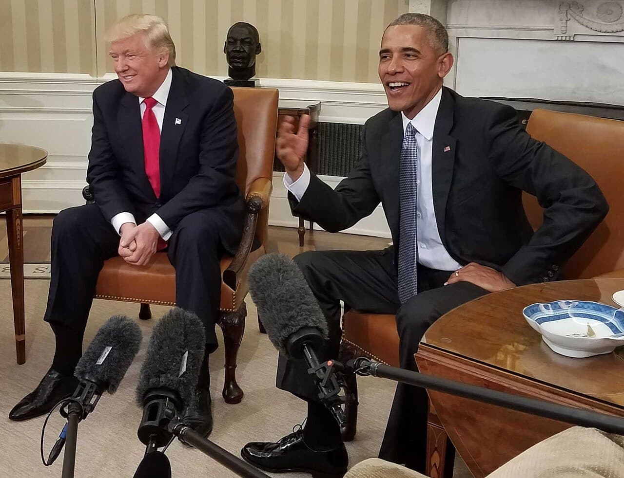 Donald Trump et Barack Obama face aux micros