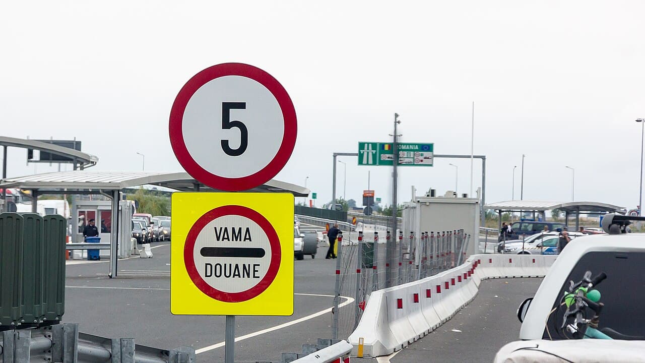 Poste de douane et voies de contrôle